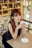 复古书店的清纯动人美女