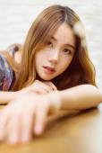 碎花长裙女子清纯图