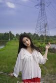树下的清纯女神唯美写真