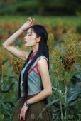 旗袍女子守望在这秋日季节