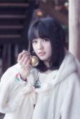 白皙女子冬日清纯写真