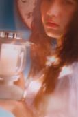 清纯美女卷发私房写真
