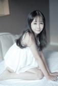 纯白少女的室内唯美图片