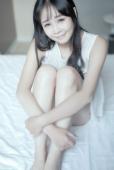 纯白少女的室内唯美图片