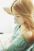 阳光下清纯甜美女生