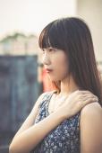 碎花长裙美女在天台清纯照