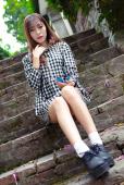 格子长裙女子的秀气写真