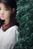 伞下女子的唯美清纯写真图