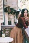 清晨出现在咖啡馆的妖艳女子