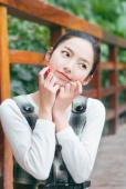 清纯美女户外甜美卖萌写真