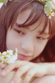 花环女子的清纯户外图