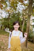 秋日清纯美女迷人图