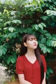 红裙女子户外清纯写真