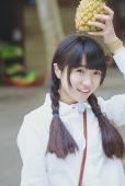 双马尾女子的俏皮清纯图