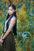 旗袍女子守望在这秋日季节