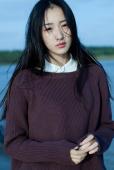 想去海边旅行的长发女子