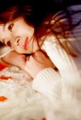夜晚清纯美女的独自忧伤