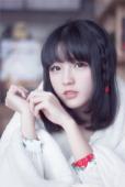 白皙女子冬日清纯写真
