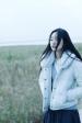 想去海边旅行的长发女子
