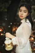 树下美女夜晚灯光点点