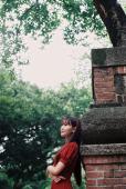 红裙女子户外清纯写真