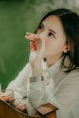 短发女子秀气时尚写真