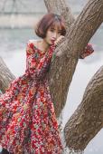 短发妹子气质迷人写真