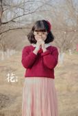 花下清纯卖萌美女