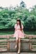 游乐场的长裙女子俏皮写真