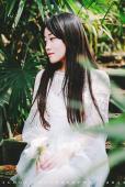 小清新女子森林小路的清纯美女
