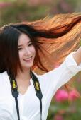 晚秋时分的清纯可爱美女