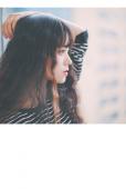 卷发女子私房清纯图