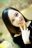 黑夜中清纯甜美女子