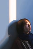 短发女子的清纯唯美写真图