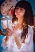 清纯美女卷发私房写真