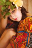 双马尾女子复古气质图