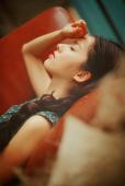 碎花长裙的红唇女孩唯美图