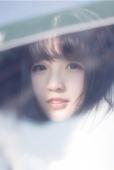 白皙女子冬日清纯写真