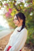 红裙美女的户外清纯图