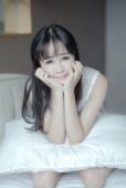 纯白少女的室内唯美图片