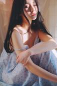 长发养眼美女的羞涩迷人
