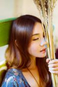 碎花长裙女子清纯图